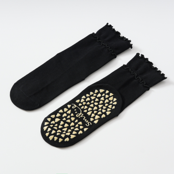 3-Pack Double-Ruffle Yoga Socks - Black